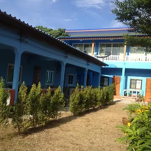 Pensión Lanta Blue House